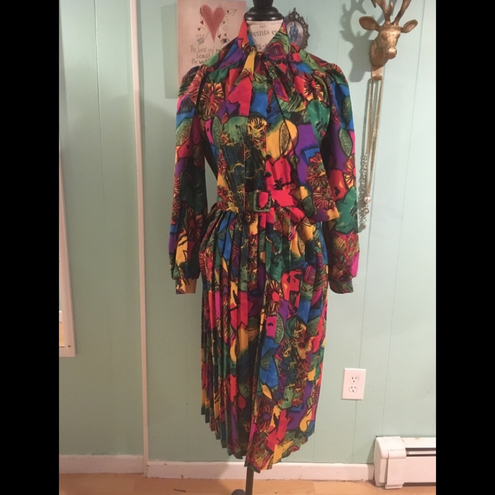 Vintage midi dress colour print pleated medium